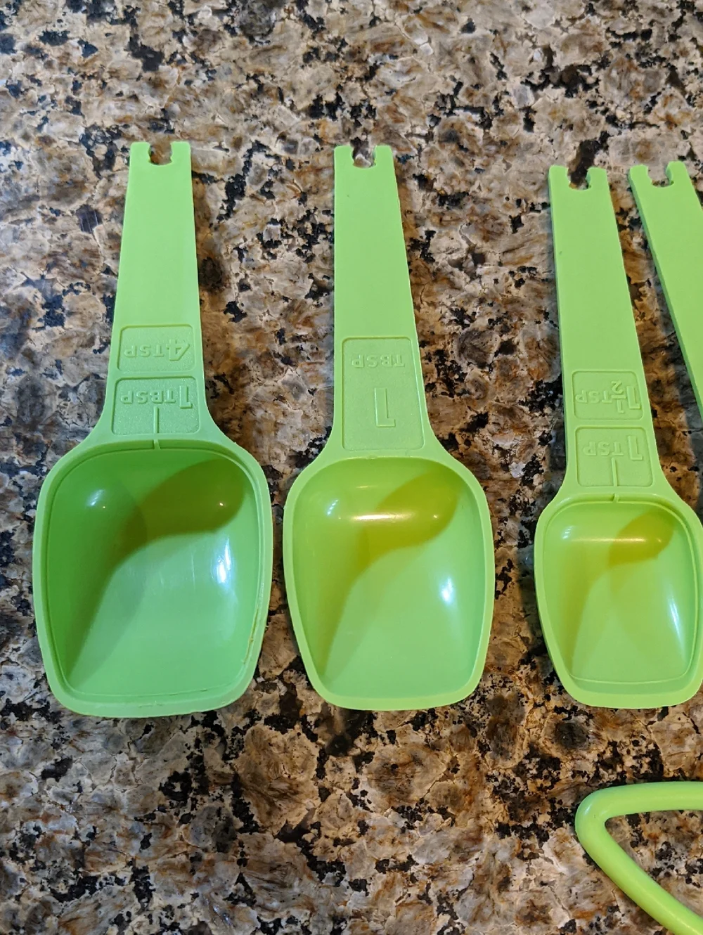 Vtg Lime Green Tupperware Measuring Spoons Set With Ring COMPLETE - Picture 3 of 6